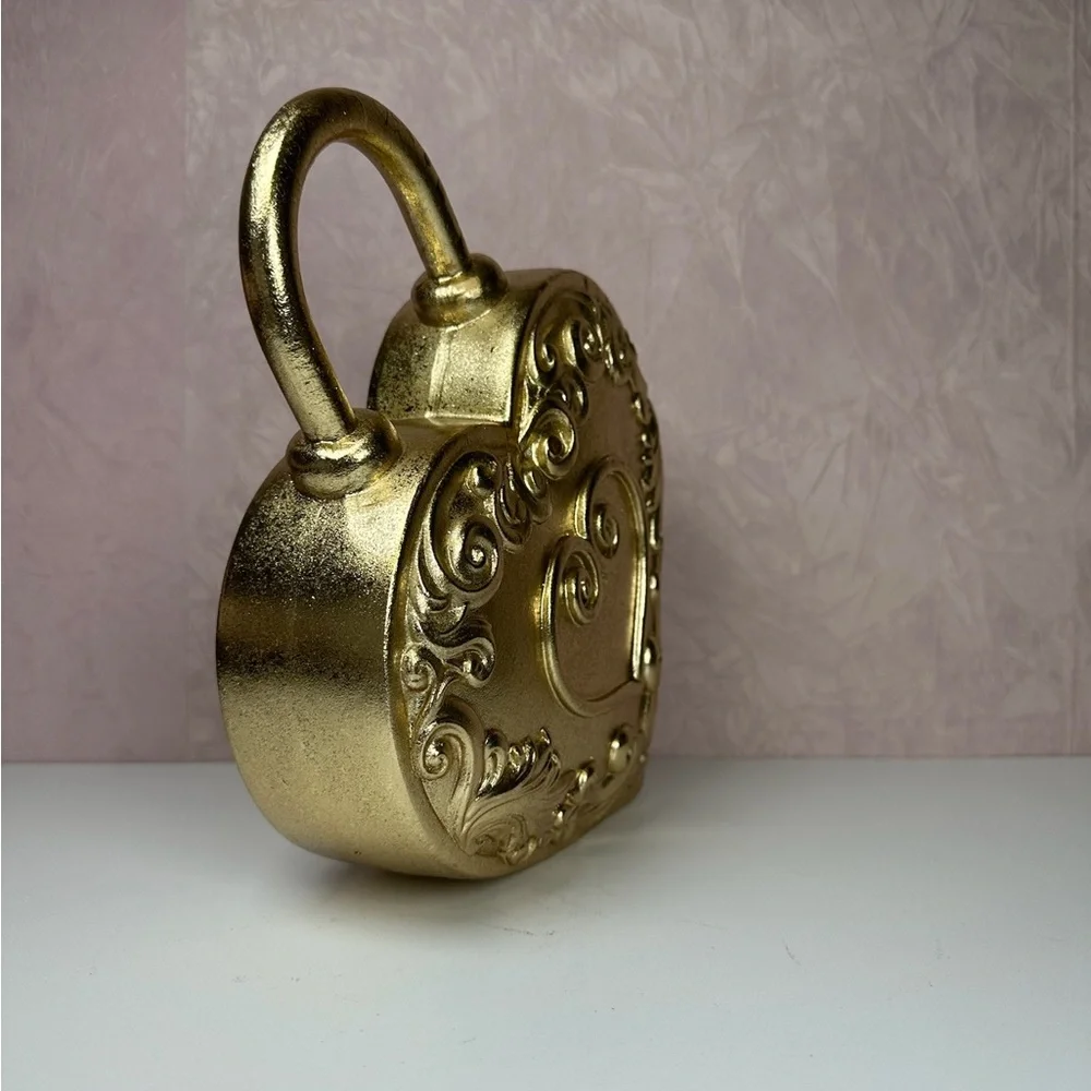Ornate Heart-Shaped Decorative Padlock in Gold